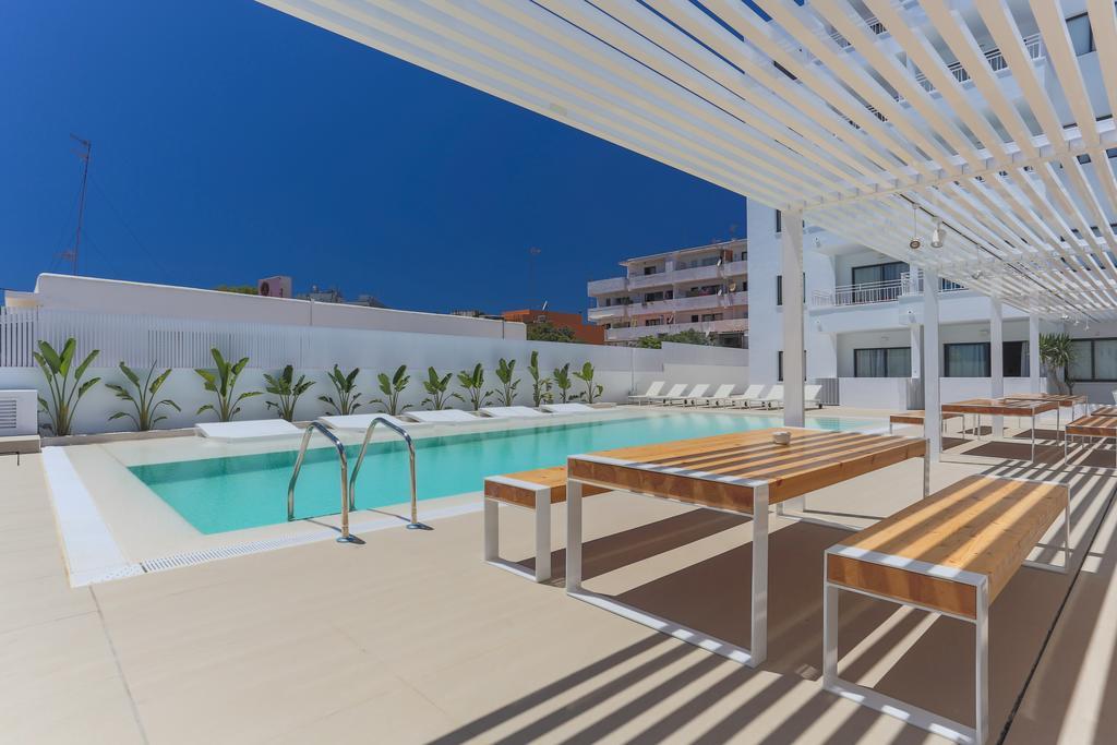 White - Adults Only Aparthotel Ibiza-stad